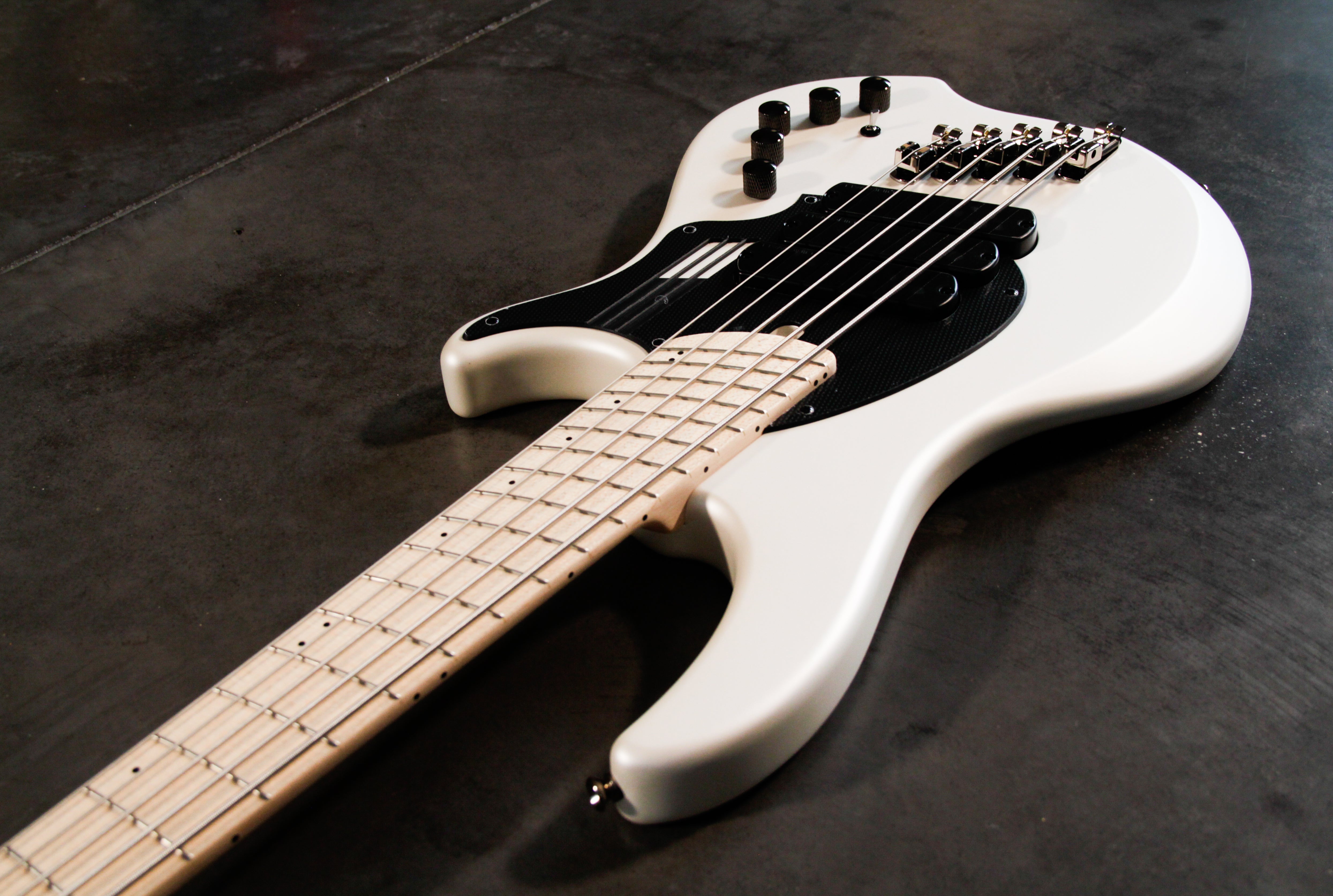 DINGWALL GUITARS NG3 NOLLY SIGNATURE 5 STRING 'Ducati 