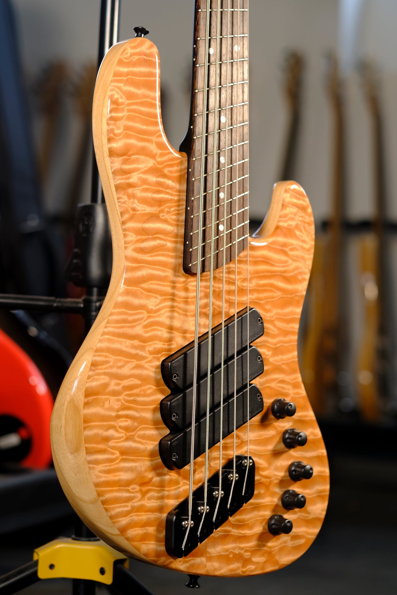 Dingwall Guitars Super Jazz 5 'quilted Maple'