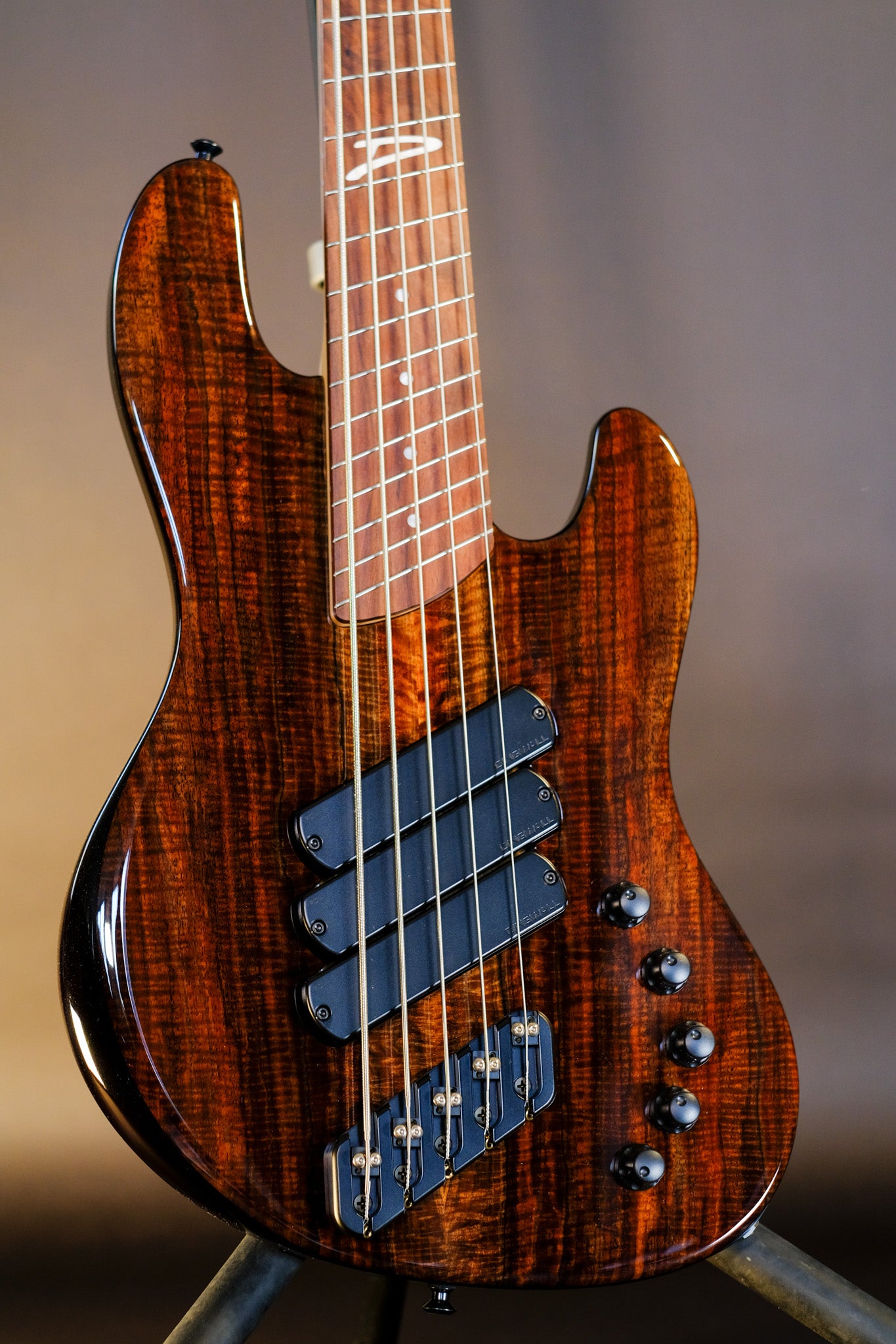 Dingwall Guitars Super Jazz 'Walnut'