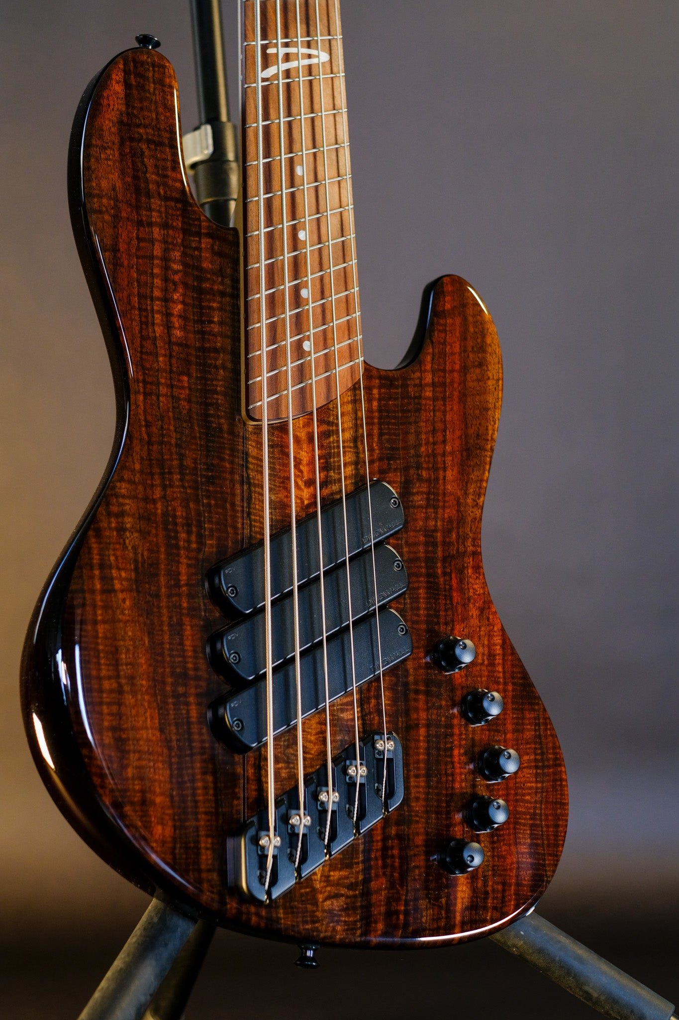 Dingwall Guitars Super Jazz 'Walnut'