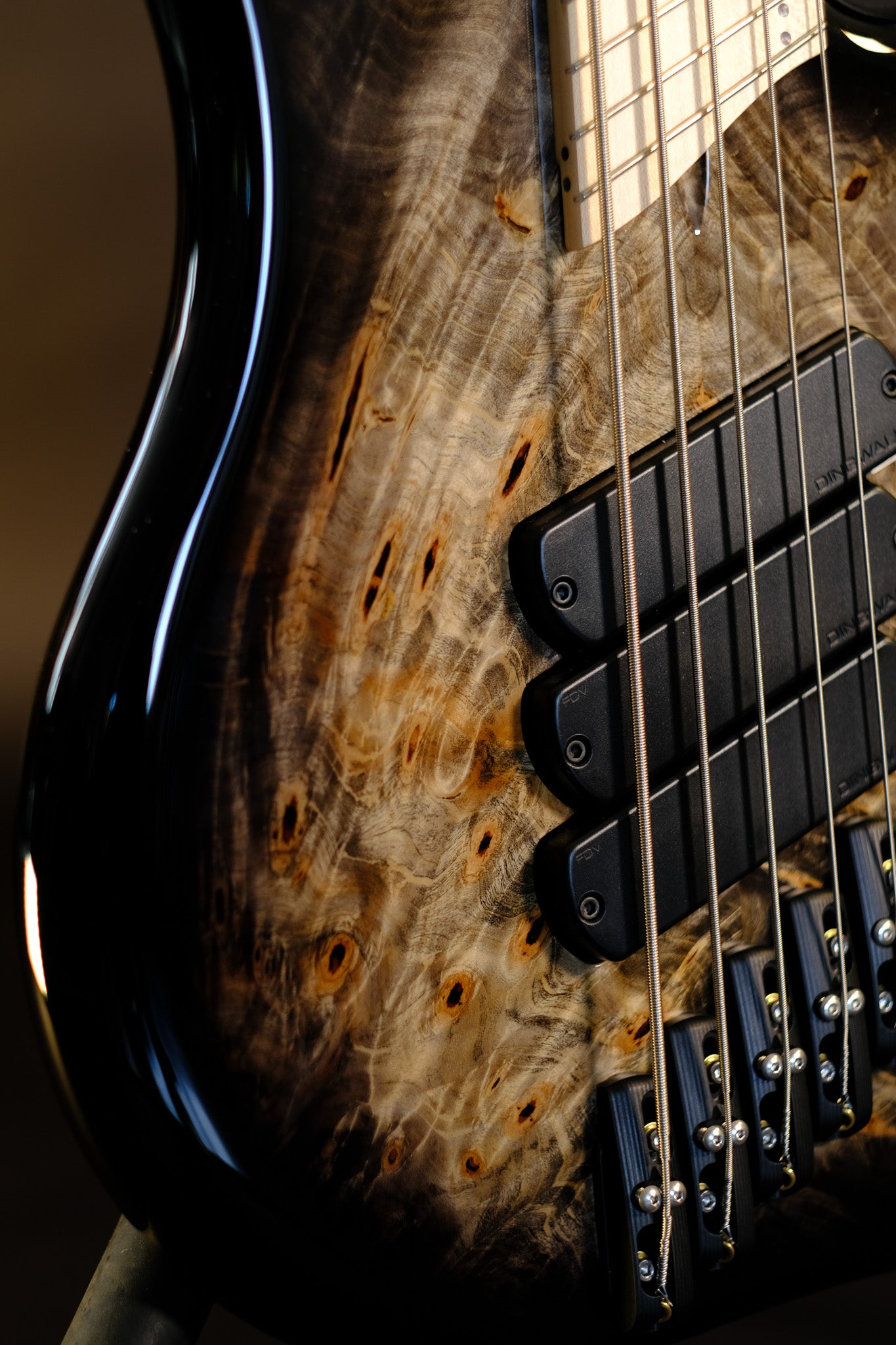 Dingwall Guitars Z3 Black Burst Close Up front