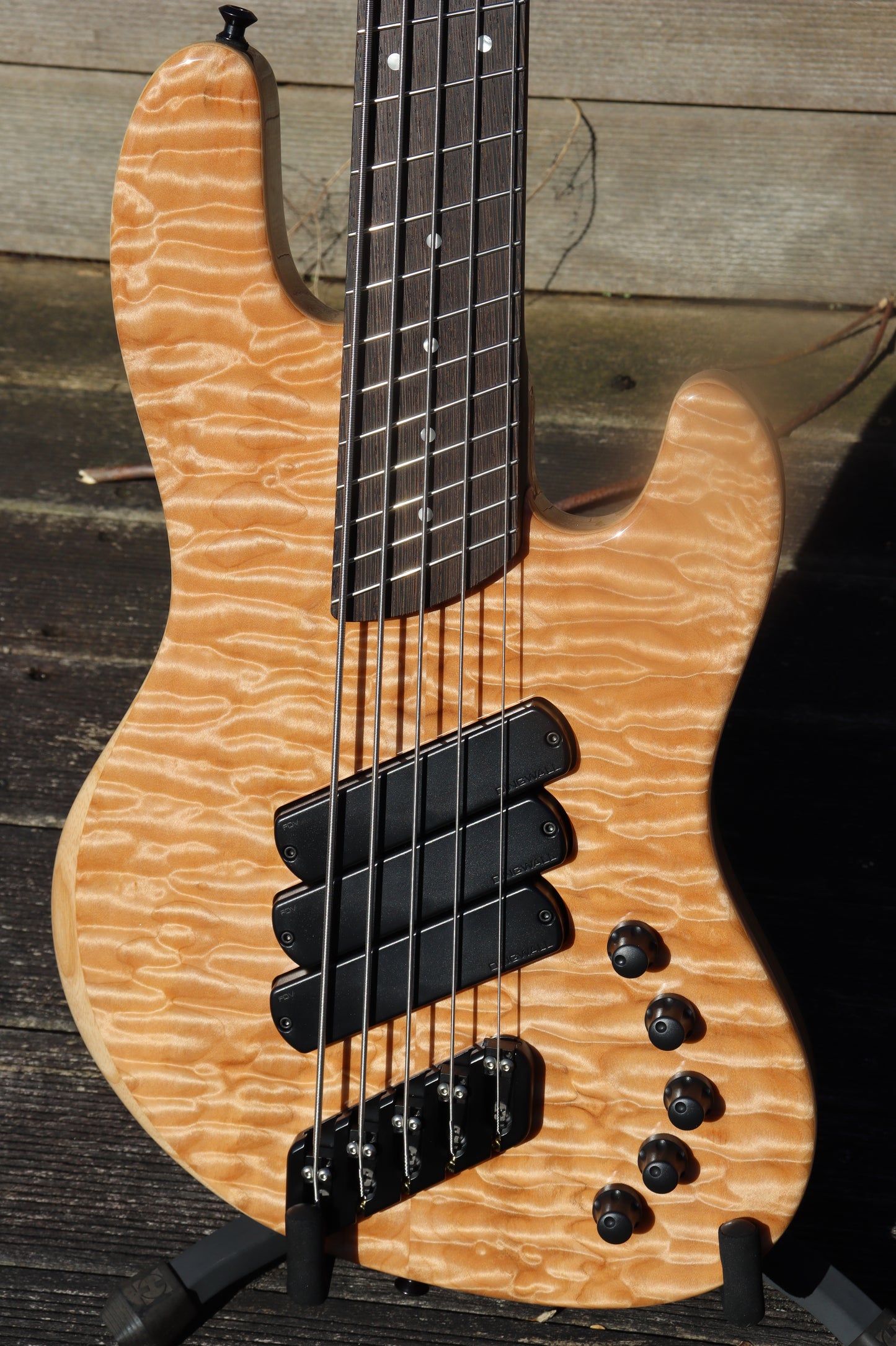 Dingwall Guitars Super Jazz 5 'quilted Maple'
