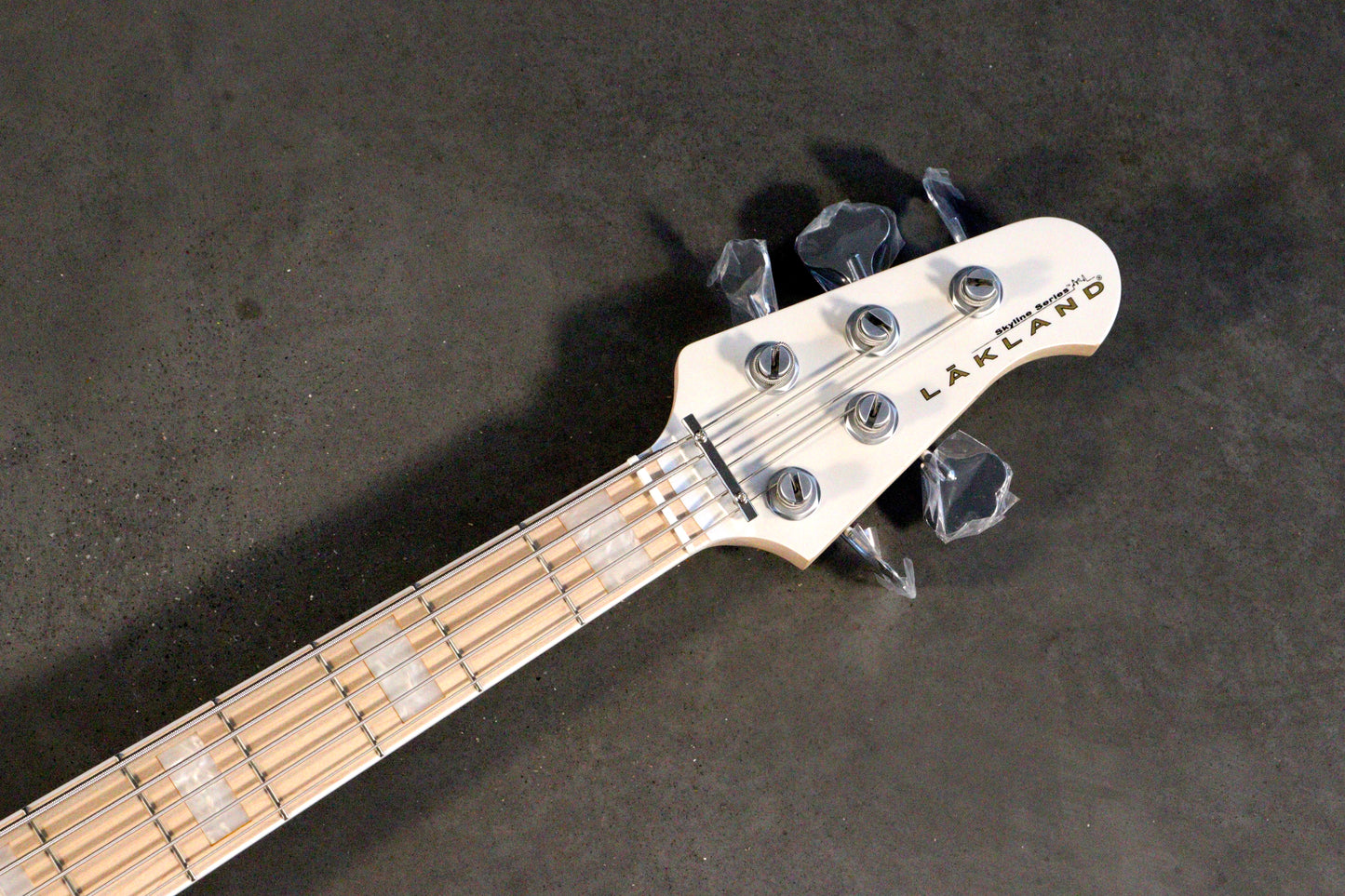 Lakland Basses Darryl Jones Skyline 'white pearl'