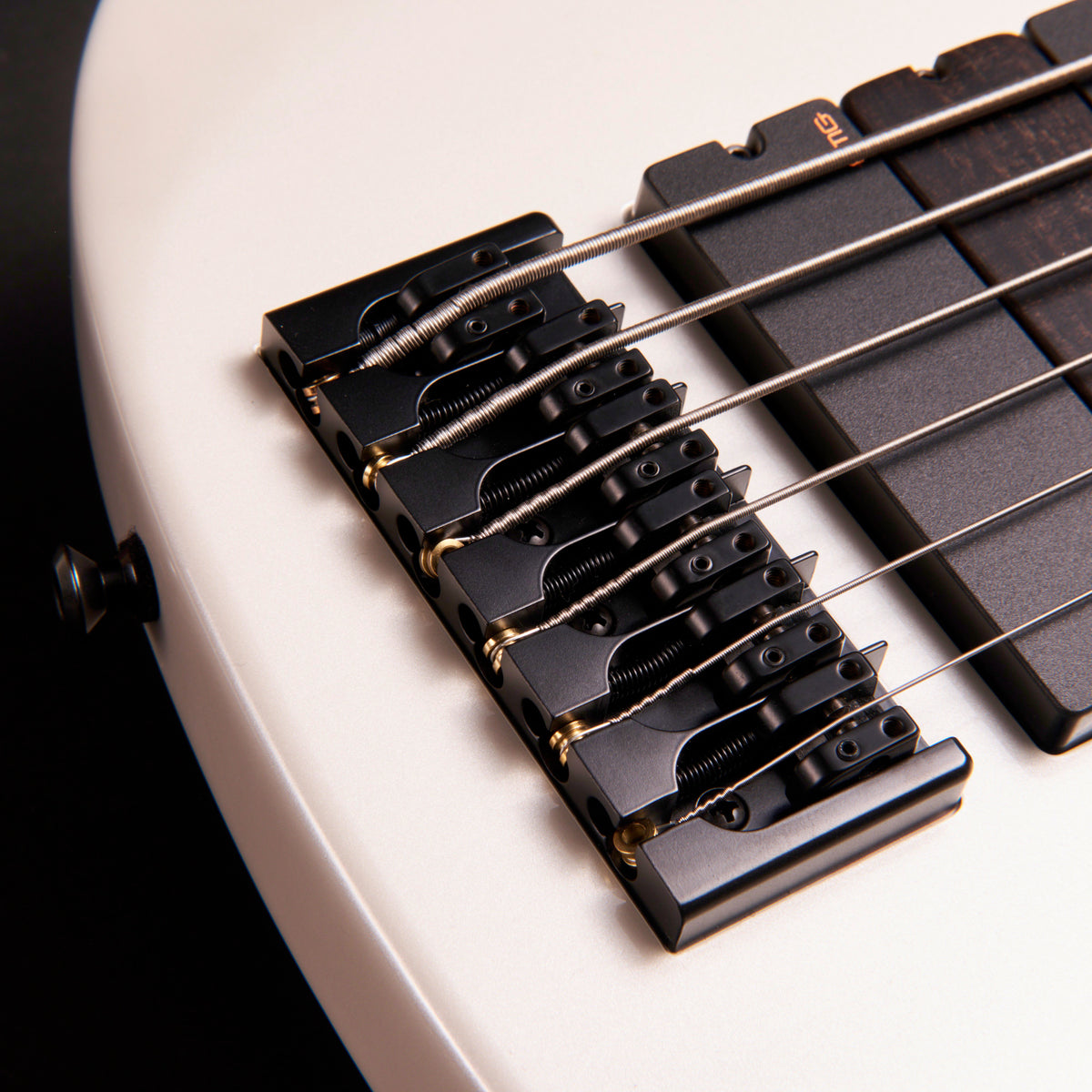 Mattisson Henrik Linder HL-6 White 6-string bass at Bass Freaks