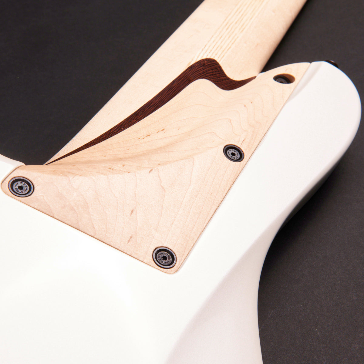 Mattisson Henrik Linder HL-6 White 6-string bass at Bass Freaks