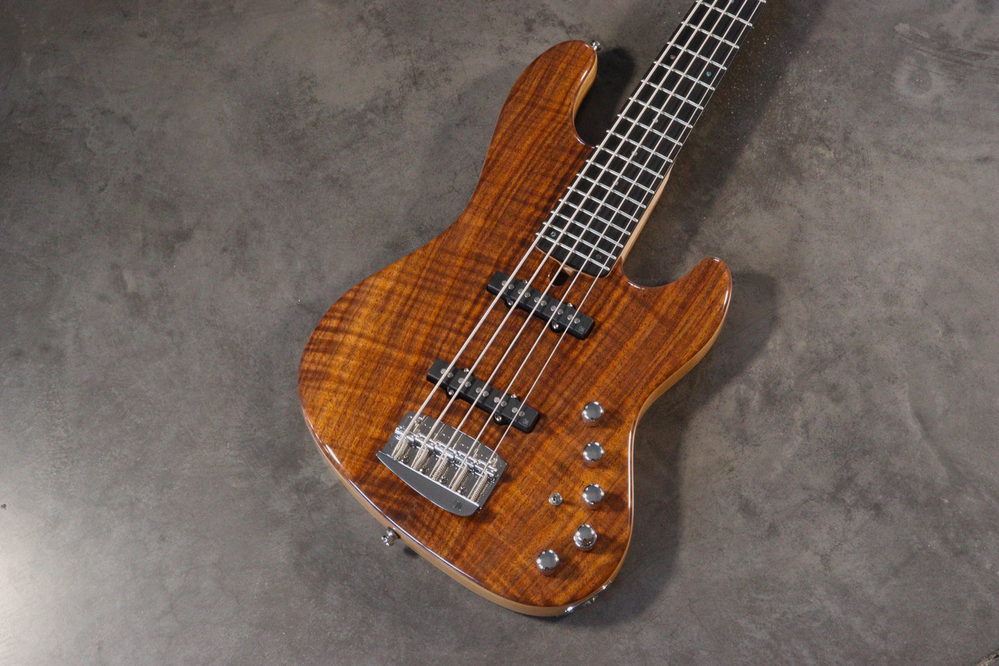 Mayones Jabba Custom shop 'Master Grade Walnut' – Bass Freaks Sprl