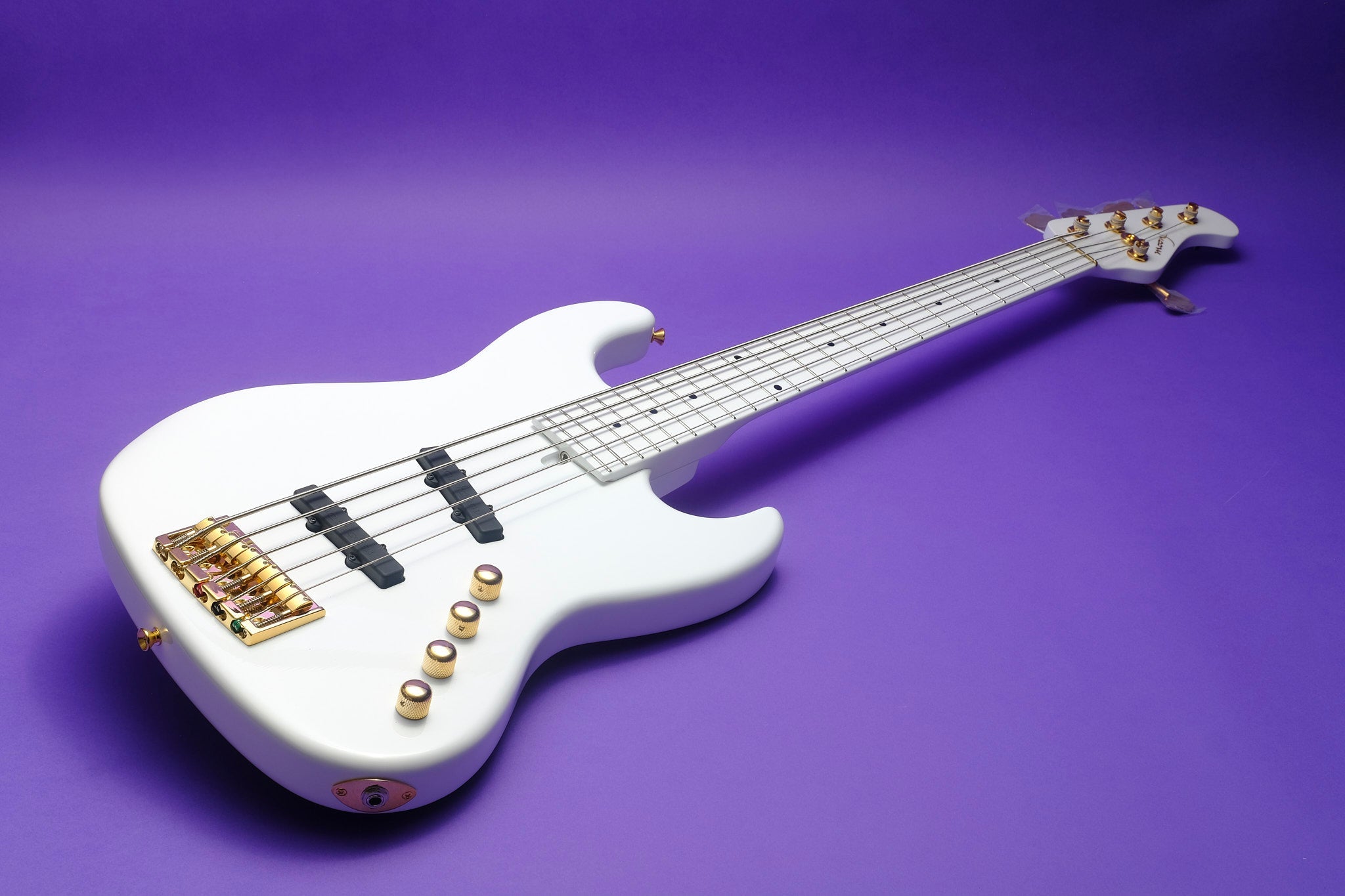 Moon Bass - Authorized Dealer in Europe - Bass Freaks