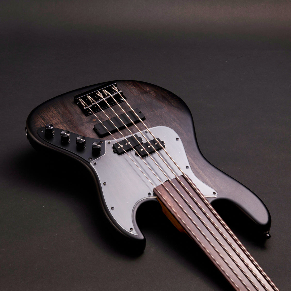 Sadowsky MetroLine 21-Fret Vintage PJ 5 Fretless Ltd 2026 n.º 036 Nirvana Blackburst, bajo eléctrico de 5 cuerdas en Bass Freaks