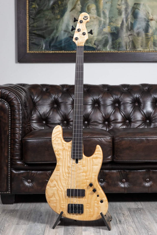 Maruszczyk Elwood L4P Fretless 'Quilted ash'