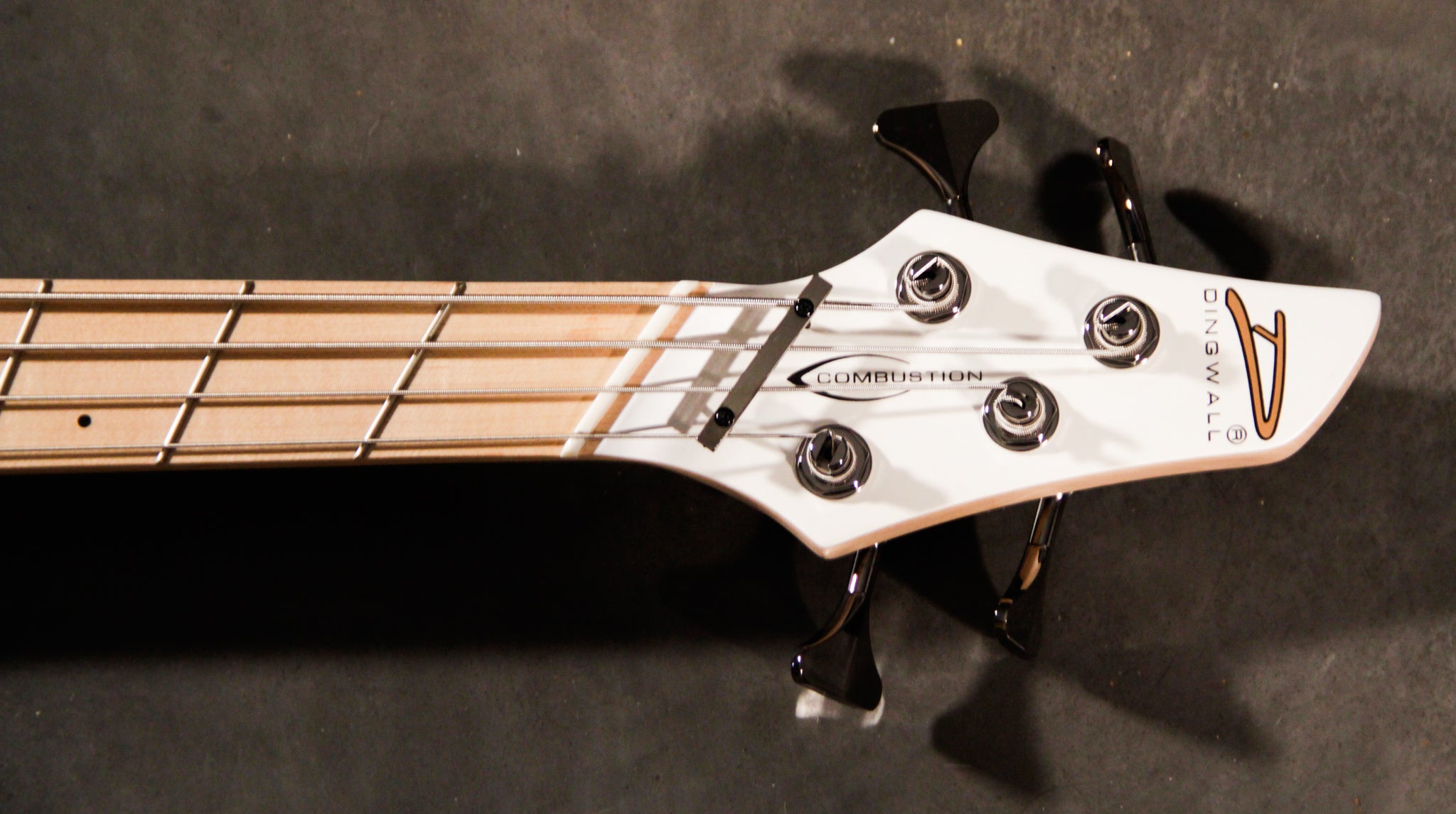 Dingwall Guitars NG2 NOLLY SIGNATURE 4 STRING 'Ducati white' – Bass Freaks  Sprl