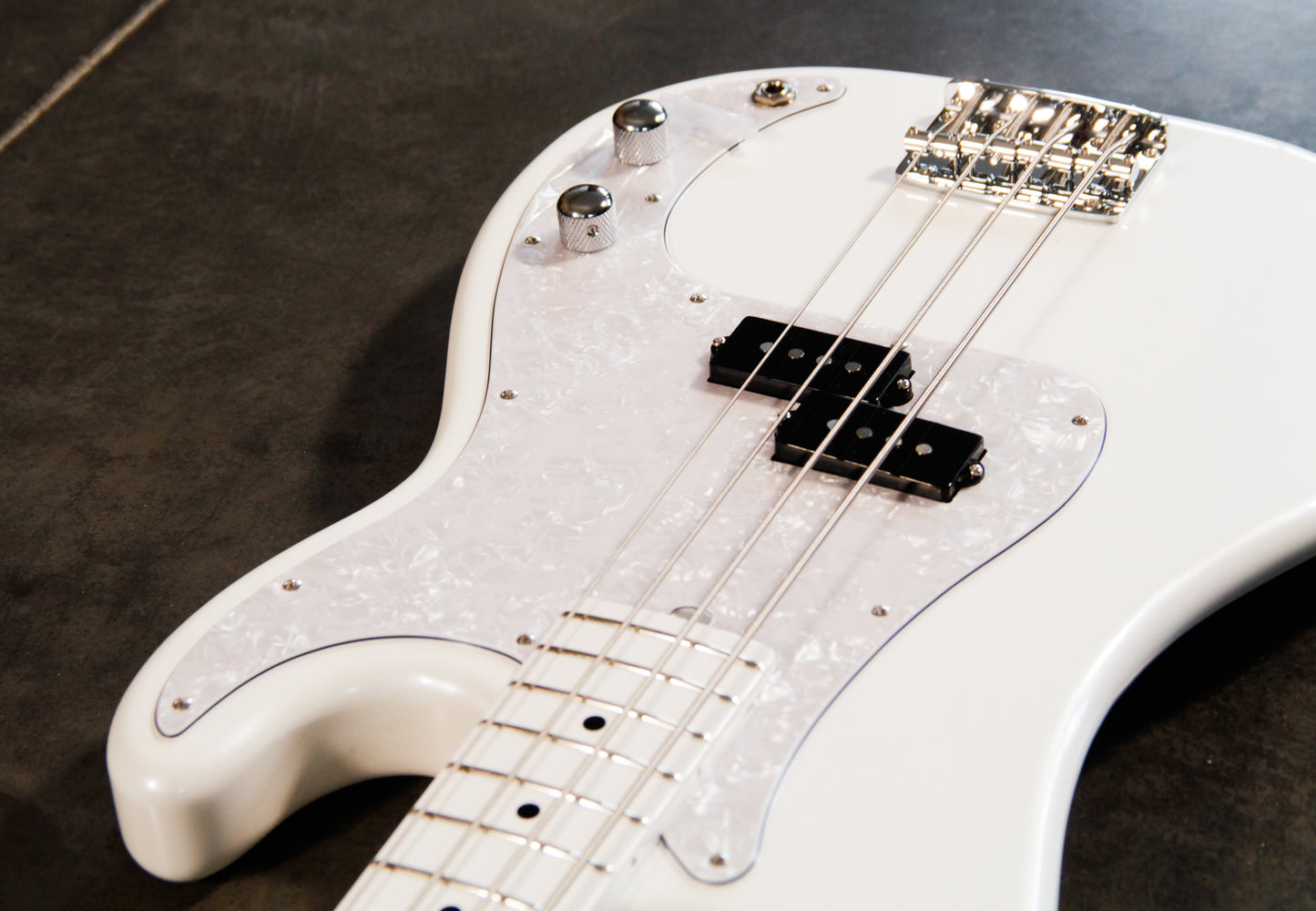 Moon Guitars P - Bass Custom