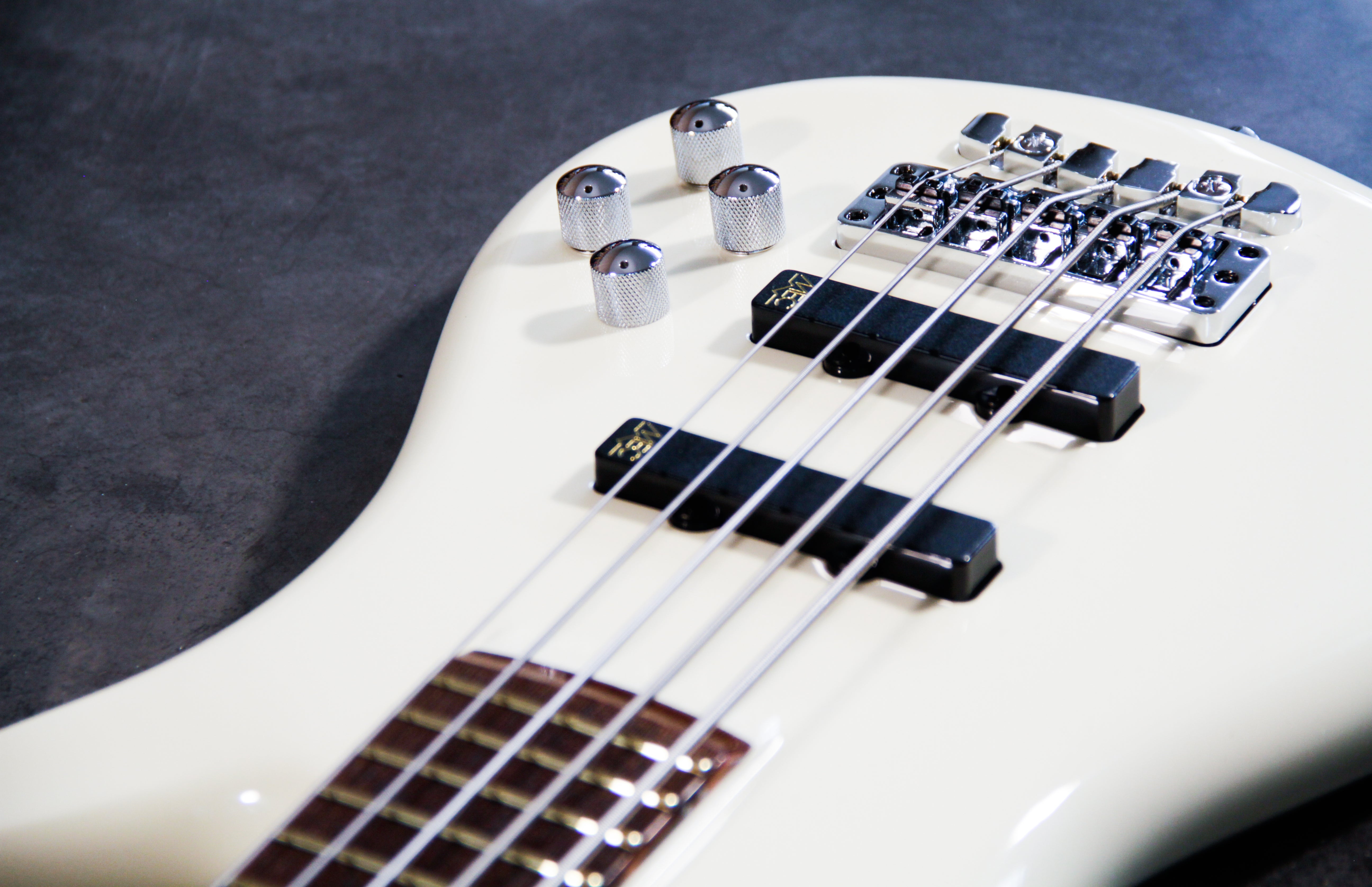Warwick Streamer Stage 1-5 'Cream white' – Bass Freaks Sprl