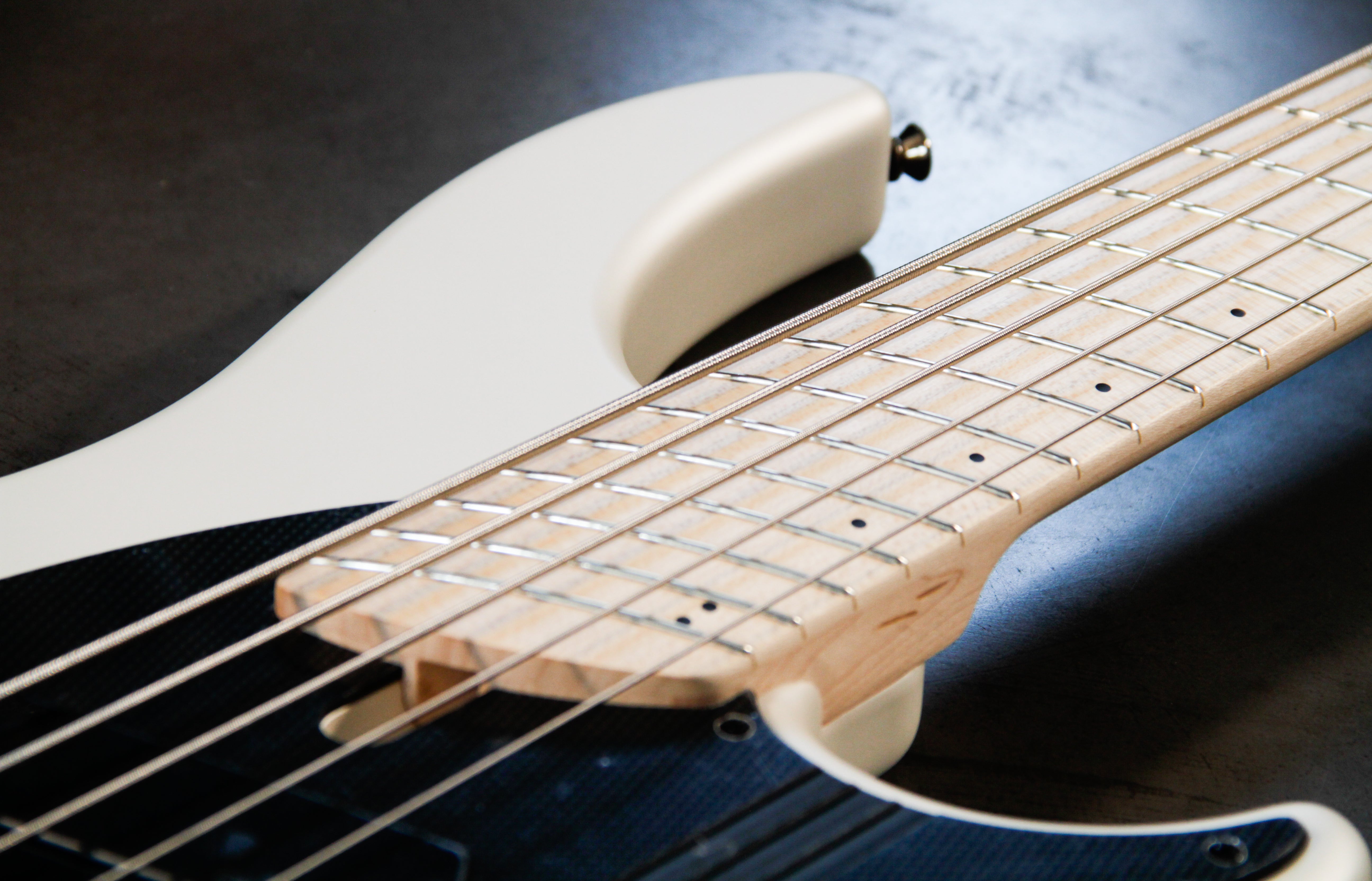 DINGWALL GUITARS NG3 NOLLY SIGNATURE 5 STRING 'Ducati White Pearl 