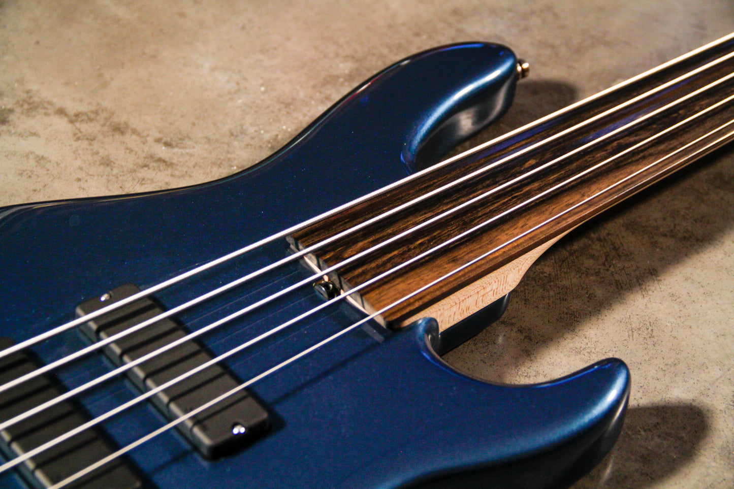 Sadowsky Modern 5-24 'Dark Lake Placid Blue'