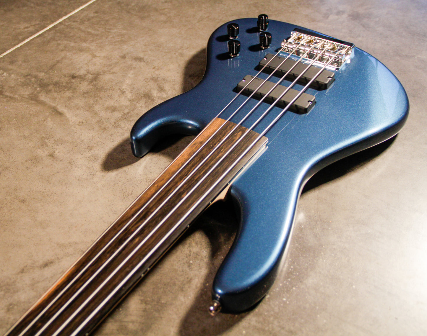 Sadowsky Modern 5-24 'Dark Lake Placid Blue'